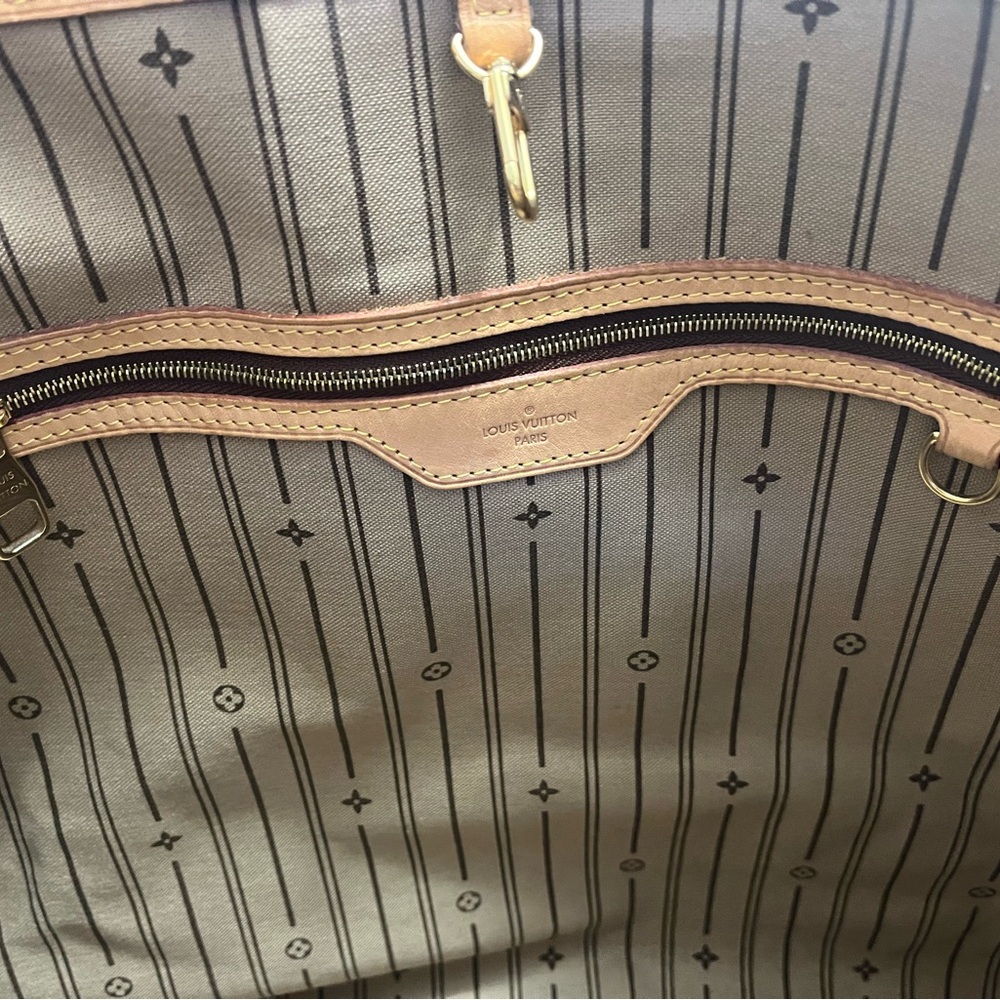 Louis Vuitton Delightful GM Monogram Large Tote
Priced to sell - Picture 11 of 17
